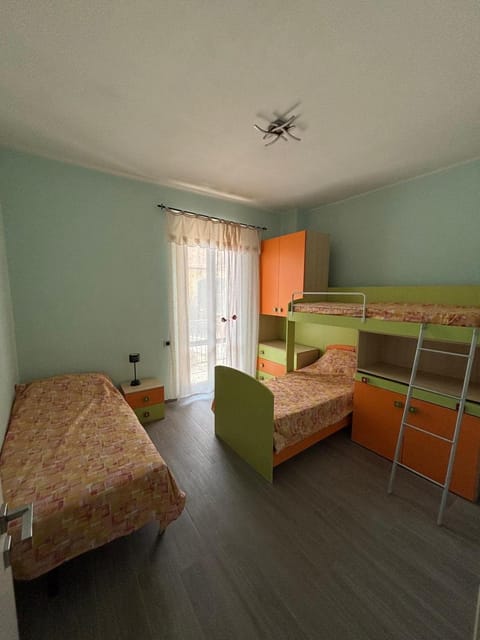 Bed, Photo of the whole room, Bedroom, bunk bed