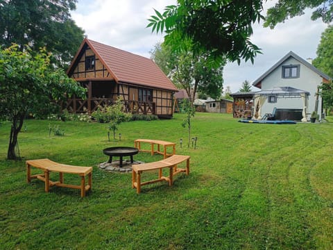 Property building, Spring, Day, Natural landscape, Garden, Evening entertainment, Garden view