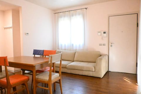 SE185 - Senigallia, trilocale ristrutturato con giardino Apartment in Senigallia
