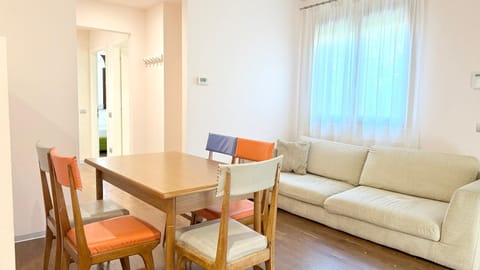 SE185 - Senigallia, trilocale ristrutturato con giardino Apartment in Senigallia