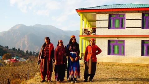Property building, Day, People, Natural landscape, Mountain view, group of guests, Family