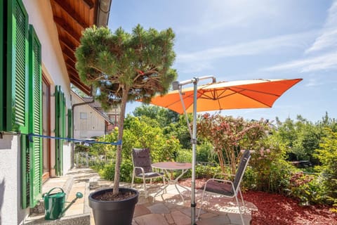 Property building, Garden, Seating area, Dining area, Garden view