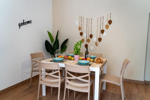 Food and drinks, Dining area