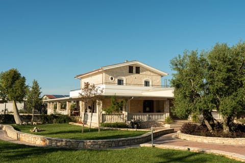 Property building, Day, Natural landscape, Garden, Garden view