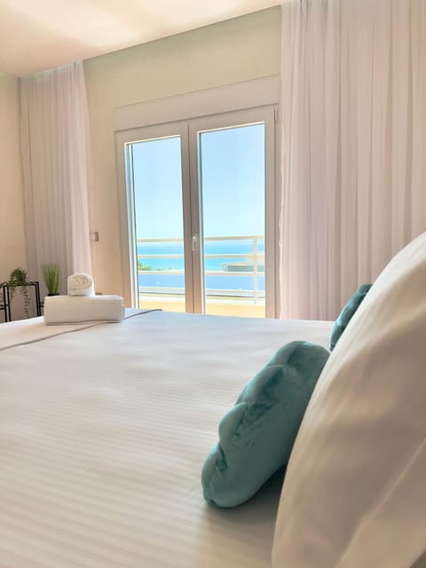 Bed, Bedroom, Sea view, towels