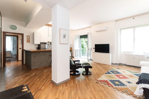 Communal lounge/ TV room, TV and multimedia, Kitchen or kitchenette, Living room, Seating area, Dining area, Evening entertainment