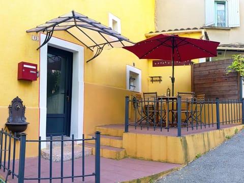Property building, Patio, Day