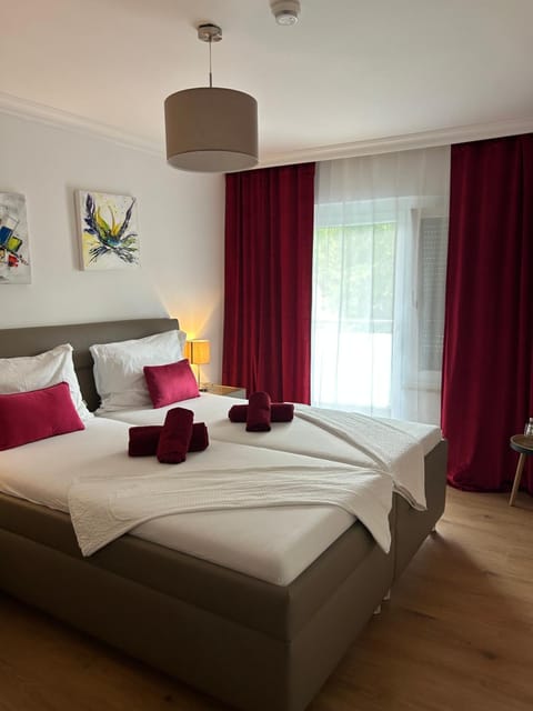 Bed, Photo of the whole room, towels