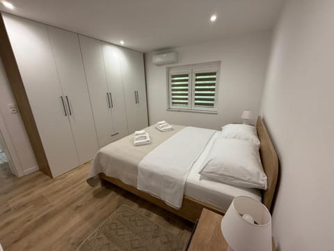 Bed, Bedroom, towels, wardrobe, air conditioner