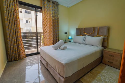 Bed, Photo of the whole room, towels