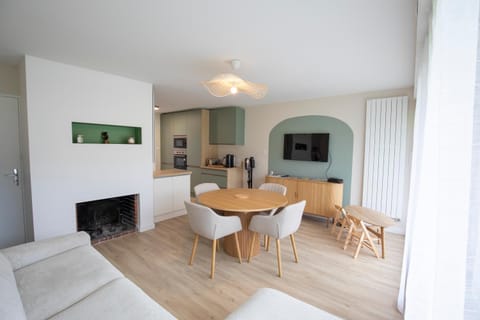 Living room, Seating area, Dining area