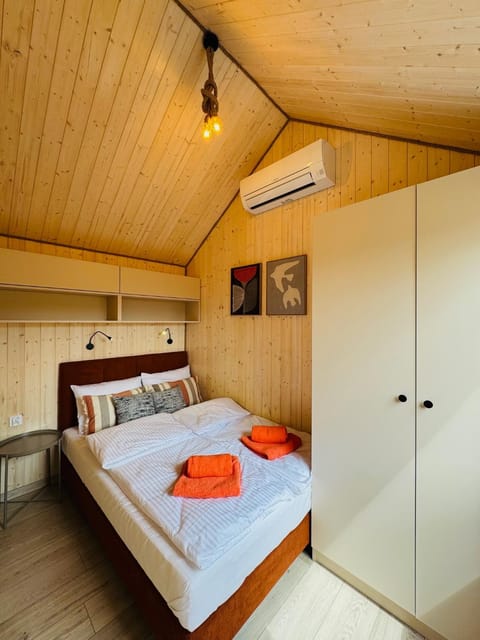 Bedroom, towels, wardrobe, air conditioner