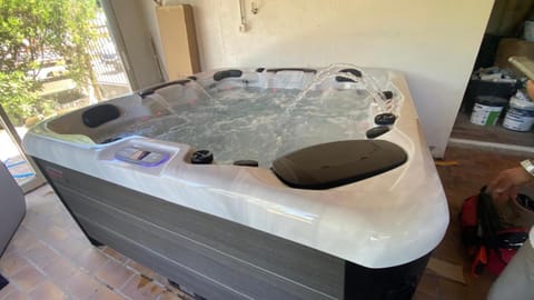 Hot Tub, Hot Tub