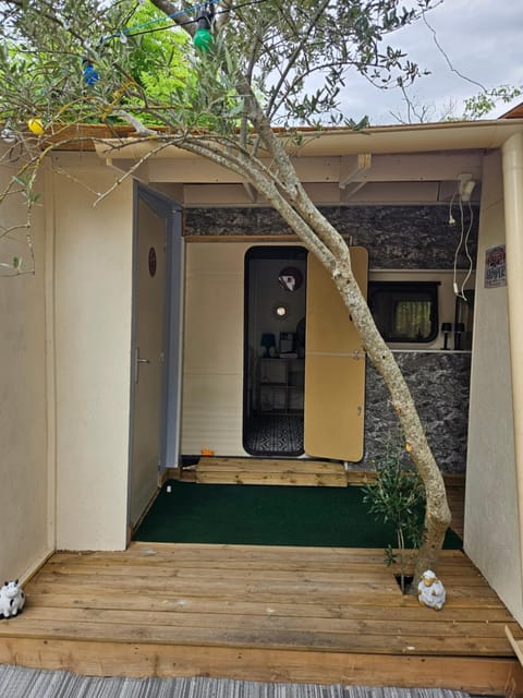 Escapade en caravane près d'aix en provence Luxury tent in Aix-en-Provence