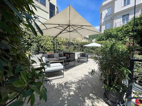 Patio, Day, Garden, Garden view, sunbed