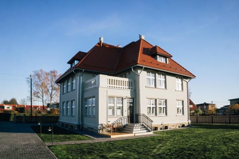 Property building, Day