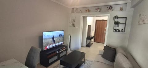 Communal lounge/ TV room, TV and multimedia, Living room, Seating area, Evening entertainment