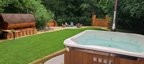 Natural landscape, Garden, Hot Tub, Pool view, sunbed