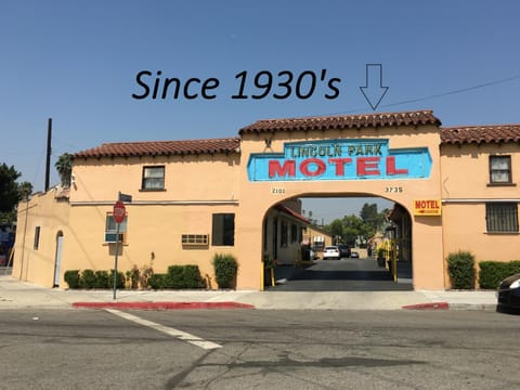 Facade/entrance, Day, Property logo or sign