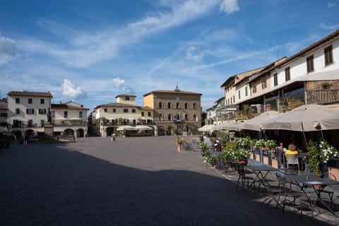 Neighbourhood, City view, Location