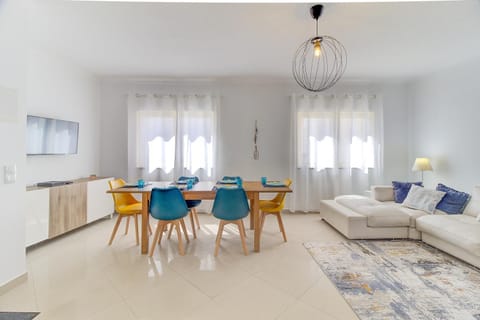 TV and multimedia, Living room, Dining area