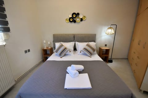 Bed, Decorative detail, Bedroom, wardrobe