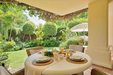 Day, Garden, Seating area, Dining area, Garden view