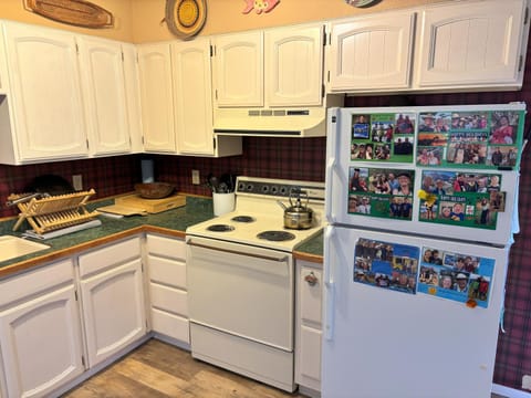 Kitchen or kitchenette, oven