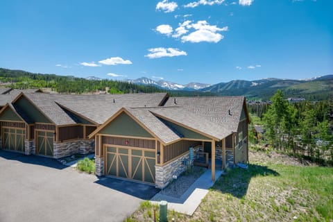 Property building, Day, Natural landscape, Mountain view