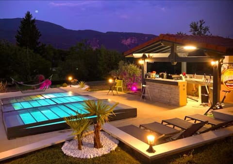 Garden view, Mountain view, Swimming pool