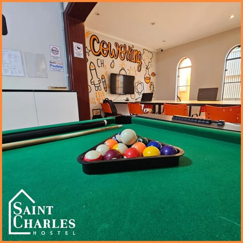 Billiard, Game Room