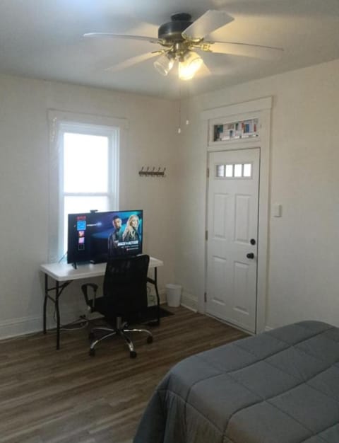 Guest House Bed and Breakfast in Mckees Rocks