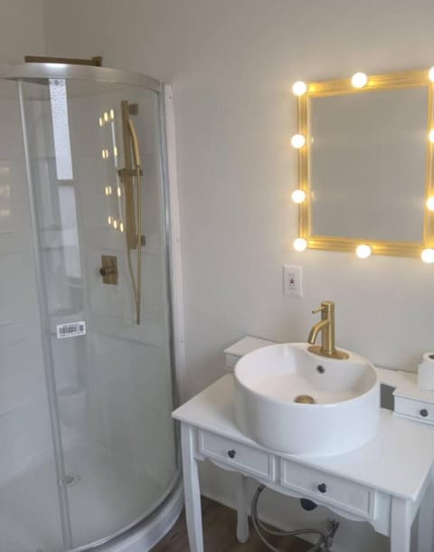 Guest House Bed and Breakfast in Mckees Rocks