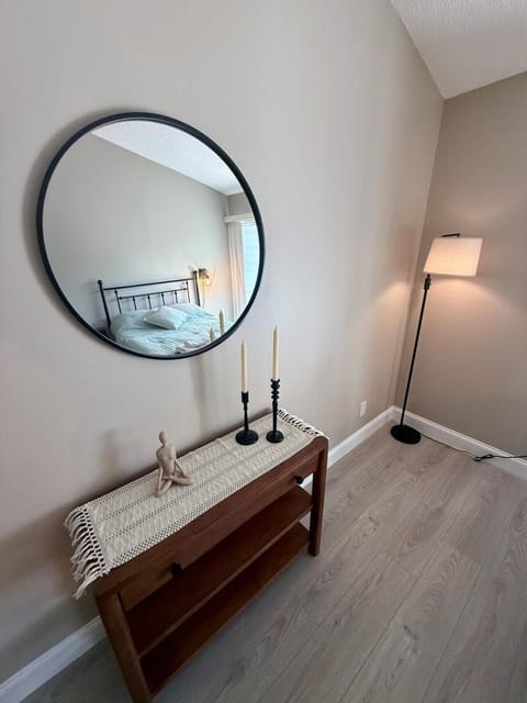 Cozy condo in Northdale Tampa, with golf course views! Snowbirds welcome! Apartment in Tampa