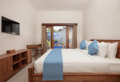 Bed, TV and multimedia, Photo of the whole room, Bedroom