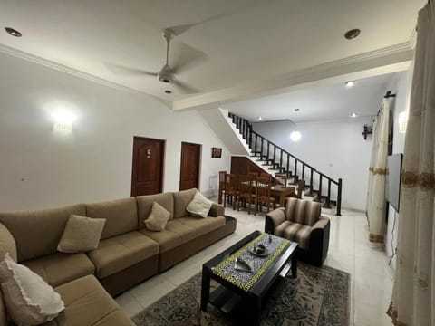 TV and multimedia, Living room, Seating area, Dining area, flat iron