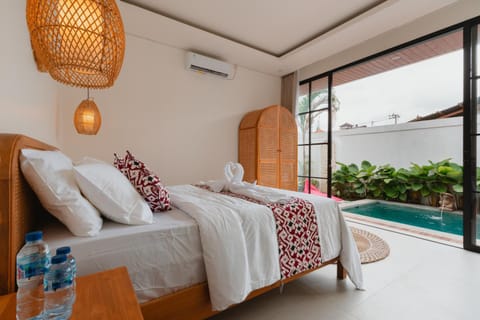 Bed, Bedroom, Pool view