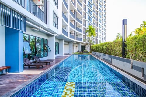 Swimming pool, Swimming pool