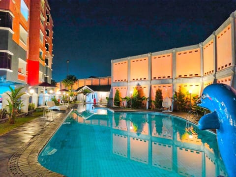 Swimming pool