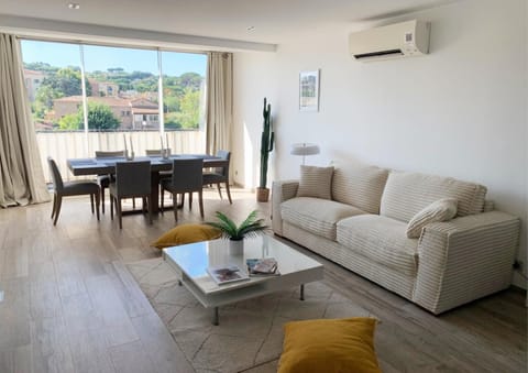 View (from property/room), Living room, Dining area