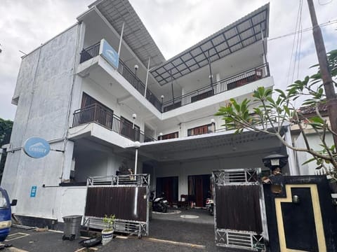 Canggu 77 Guest House Bed and Breakfast in North Kuta