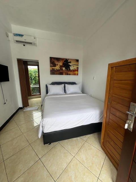 Canggu 77 Guest House Bed and Breakfast in North Kuta