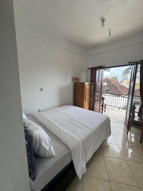 Canggu 77 Guest House Bed and Breakfast in North Kuta