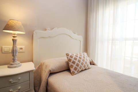 Bed, Balcony/Terrace, Bedroom