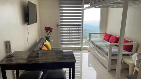 Bed, TV and multimedia, View (from property/room), Living room, Seating area