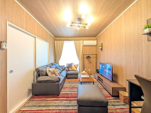 Communal lounge/ TV room, TV and multimedia, Living room, air conditioner