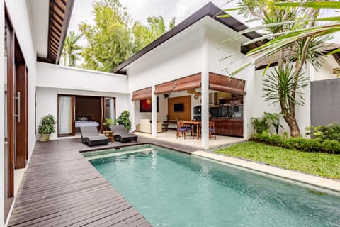 Property building, Patio, Garden, Garden view, Swimming pool, sunbed