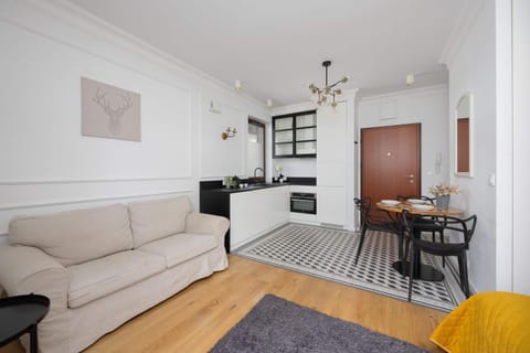 Kitchen or kitchenette, Living room, Seating area, Dining area, oven, pet friendly, stove