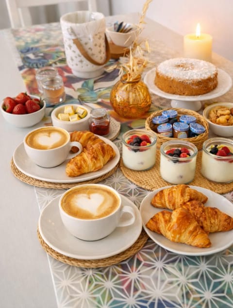 Food and drinks, Food, Breakfast, Continental breakfast