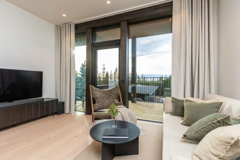 View (from property/room), Balcony/Terrace, Living room, Seating area